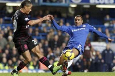 United lose to Villa, Chelsea held by Everton