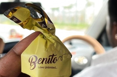 Bengaluru Cab Driver Offers Chocolates To All Customers After RCB’s WPL Win