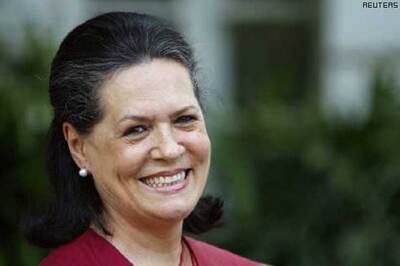 BJP dares Sonia to sacrifice Congress chief post