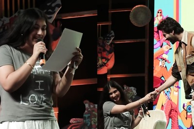 Kartik Aaryan Turns Red As Fan Proposes With Touching Poem; Viral Video Inside | Watch