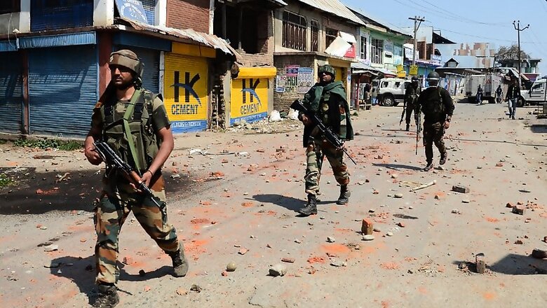 Militants Attack Security Forces in Jammu and Kashmir's Pulwama District