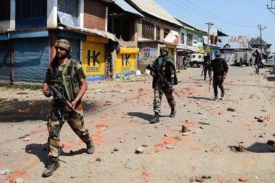 Militants Attack Security Forces in Jammu and Kashmir's Pulwama District
