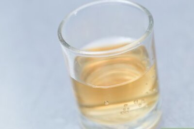 How to Make a Buttery Nipple Shot