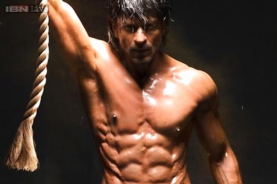 48-year-old Shah Rukh Khan shows off his newly-sculpted 10-pack abs for Farah Khan's 'Happy New Year'