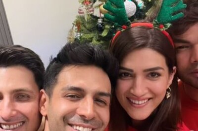 Christmas Special: Kartik Aaryan And Kriti Sanon Celebrate With Friends
