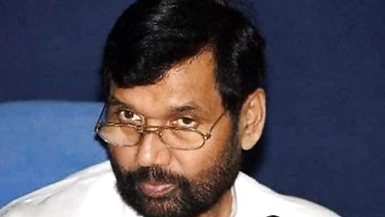No proposal under consideration to regulate e-commerce: Ram Vilas Paswan