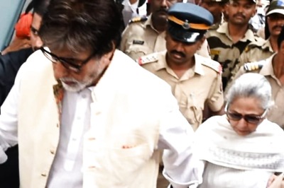 Amitabh Bachchan Holds Jaya Bachchan's Hand In RARE Video As They Cast Their Vote In Mumbai | Watch
