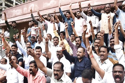 Maratha Quota Activists Burn Tyres in Maharashtra's Solapur to Protest Police Action in Jalna; Two Detained