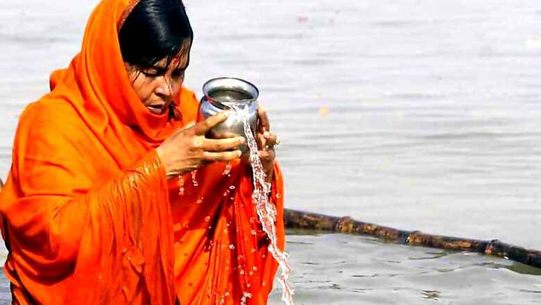 Uma Thanks Sri Sri for Turning Yamuna Bank Into a "Much Cleaner Site"