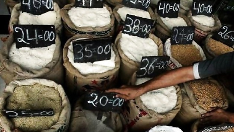 Govt extends holding limits on pulses, edible oils by one year