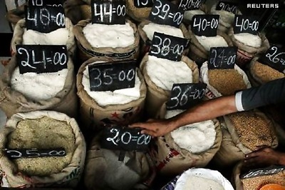 Govt extends holding limits on pulses, edible oils by one year