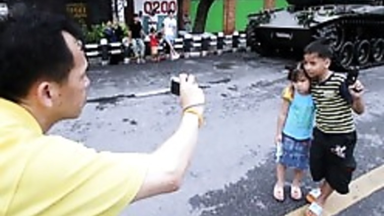 Bangkok cool as army seizes PM house