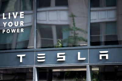 Tesla Apologizes After Customer Protests at Auto Shanghai, to Share Car Data with Chinese Regulator