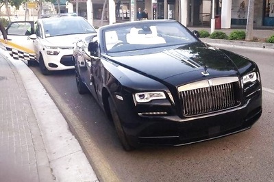 Watch British Millionaire Crash his Rolls-Royce Dawn Coupe Worth Rs 7 Crore in a Shop [Video]