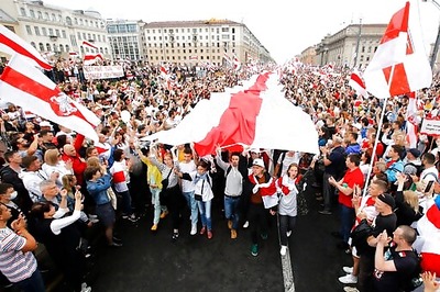 Vast Protest In Minsk Keeps Up Pressure On Belarus President