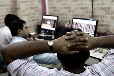 Sensex, Nifty listless; ONGC, Coal India gain