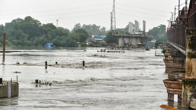 Old Yamuna Bridge Closed to Traffic as Water Level Rises, Govt Sets Up Control Room