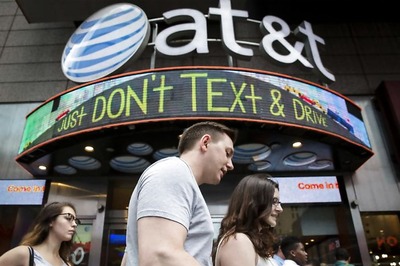Verizon, AT&T Exempt Their Own Apps from Data Caps, Come Under FCC Scrutiny