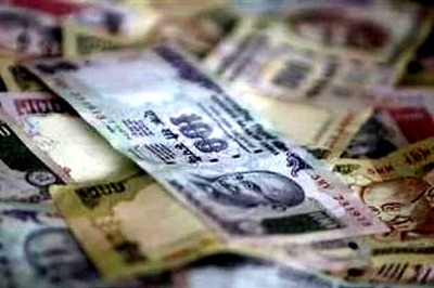 Rupee drops 36 paise to end at 62.20 versus US dollar