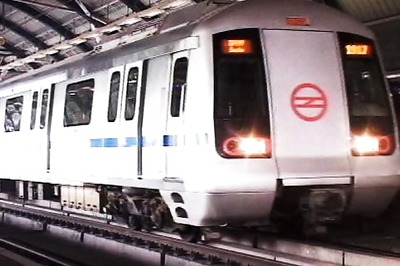 Delhi: Elderly man jumps before metro train, dies