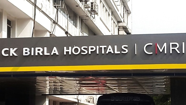 Mob Vandalises Calcutta Medical Research Institute Over Girl’s Death