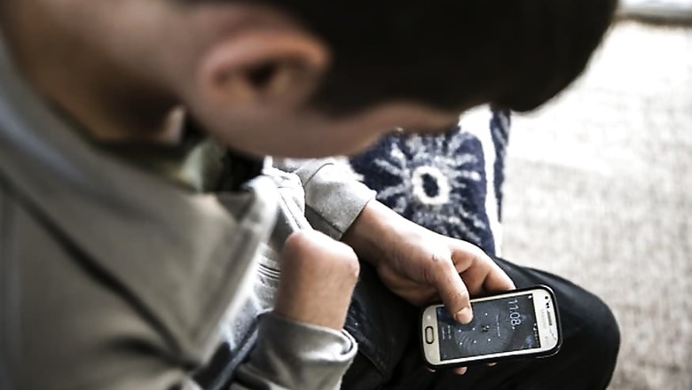 Text Neck: How Smartphones Are Damaging Our Spines
