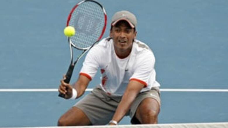 Bhupathi-Knowles sail into final, Paes-Dlouhy bow out