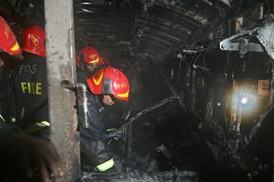 Bangladesh: 5 Killed as Packed Train Catches Fire; Arson Attack Suspected Amid Unrest Ahead of National Polls