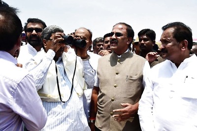 CM Siddaramaiah Visits Bellendur Lake, Inspects Cleaning Process