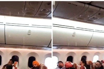 Video of Water Leaking from Overhead Panel on Air India Flight Goes Viral, Airline Clarifies