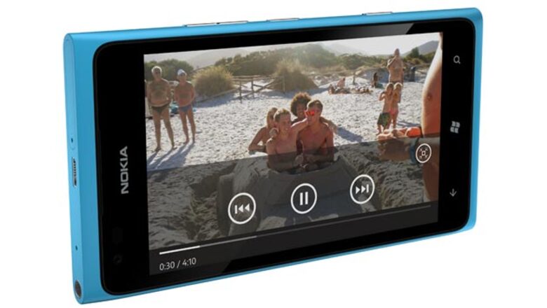 Nokia launches Lumia 900 in India for Rs 32,999