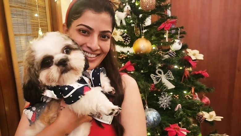 Varalaxmi Sarathkumar Goes Wedding Shopping With Father, Fiance And His Daughter