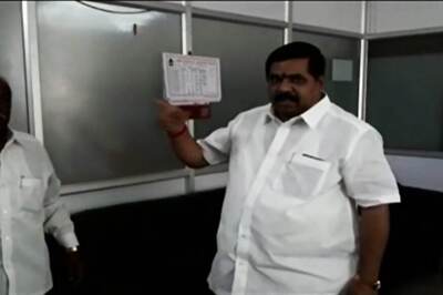 Karnataka Congress Leader Splashes Flammable Liquid in Civic Office, Threatens to Burn It