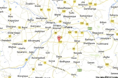 Three armed criminals loot Rs 4 lakh from a businessman