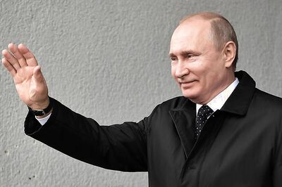 Keeping Cards Close to Chest? Putin Holds on to Key Ministers in New Russian Govt Amid Reforms