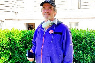 On Final Day, Californians Cast Votes To Keep, Oust Governor