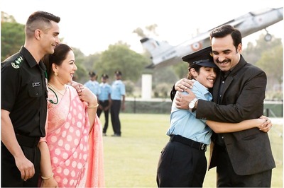 Gunjan Saxena Movie Review: Janhvi Kapoor and Pankaj Tripathi Create Engrossing Drama