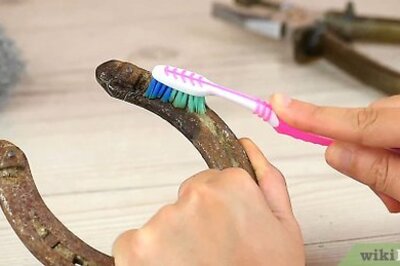 How to Clean a Horse Shoe
