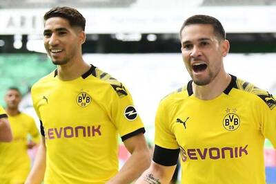 Raphael Guerreiro, Achraf Hakimi Score as Borussia Dortmund Ease Past Wolfsburg 2-0 to Stay in Bundesliga Title Hunt
