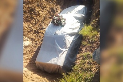 South African Politician Buried Inside his Favourite 1980s Mercedes-Benz E-Class, His Last Wish