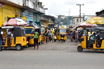India's 'tuk-tuk' auto-rickshaws aim to solve Africa's transport, employment woes
