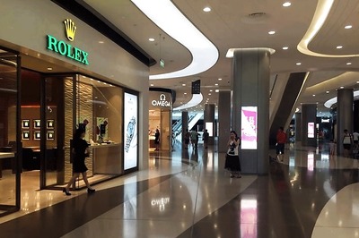 Robust Growth in Ranks of China's Wealthy to Cool This Year: Survey