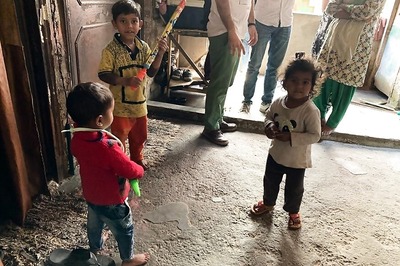 'Papa Ab Toh aa Jao': This Holi, Colours Hold No Meaning for Families Devastated by Delhi Riots