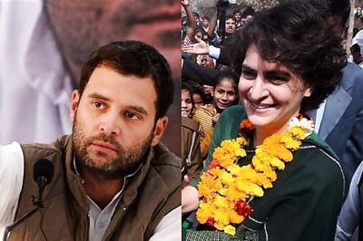 Rahul, Priyanka distribute cycles on Rajiv's birth anniversary