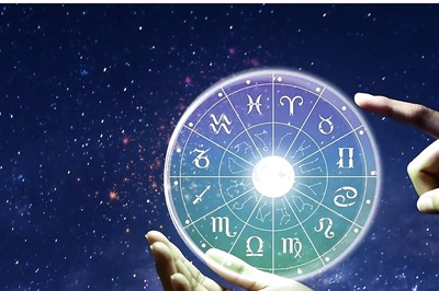 Freeing Birds & Fishes, Feeding Cats & Crows, Carrying Red Handkerchiefs: What Astrologers Advise Lok Sabha Poll Candidates to Do for Luck