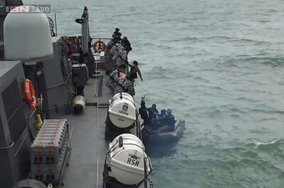 Sea conditions prevent divers from reaching AirAsia fuselage