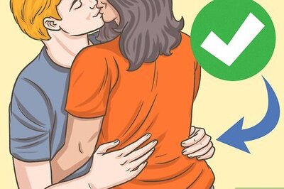 How to Use Your Hands During a Kiss