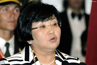 Rosa Otunbayeva sworn in as Kyrgyz president